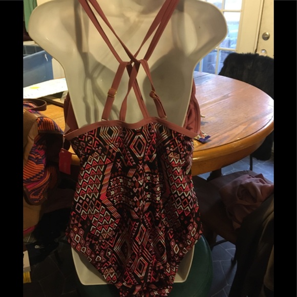 Xhilaration One piece swimsuit 20W or 22W - Picture 4 of 6